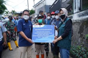 Petrokimia Gresik Salurkan Ribuan Paket Sembako untuk Korban Banjir Bandang di Batu Malang