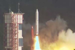 Jepang Luncurkan 9 Satelit Kecil ke Luar Angkasa dengan Roket Epsilon