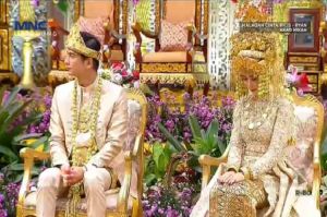 Ria Ricis Tampil Cantik dengan Gaun Pengantin Adat Palembang, Bikin Pangling
