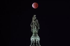 4 Mitos yang Dipercaya Saat Gerhana Bulan, Cek Faktanya