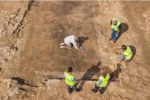 Mosaik Perang Troya Berukuran 77 Meter Ditemukan di Inggris, Lukiskan Duel Epik Hector dan Achilles