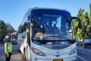 Bus Rombongan Reuni 212 Dihadang di Gerbang Tol Bekasi Barat