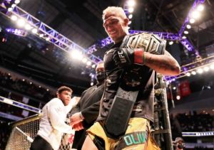Kisah Charles Oliveira: Divonis Dokter Hidup di Kursi Roda, Kini Jawara UFC
