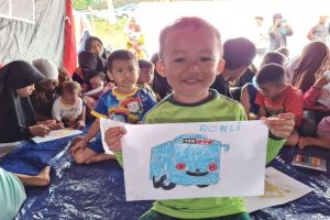 Posko Kemensos di Cianjur: Pagi Ajak Bermain Anak-anak Korban Gempa, Malam Nobar Piala Dunia