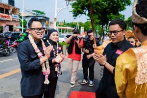 Arief Muhammad dan Juragan 99 Kerja Sama Hadirkan Rumah Makan Padang yang Buka 18 Jam