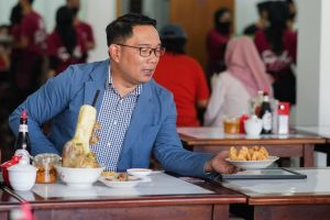 Raih Sertifikat Halal, Ridwan Kamil Kasih Bintang Lima untuk Bakso Tjap Haji