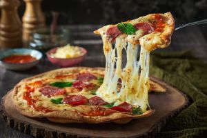 Sensasi Pizza Italia The Surosowan yang Manjakan Lidah dan Kantong