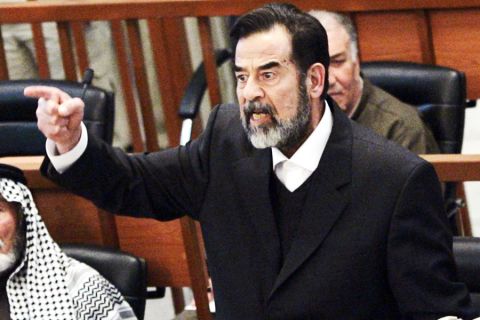 Mantan Duta Besar AS untuk Irak Akui Pengadilan Saddam Hussein Cacat