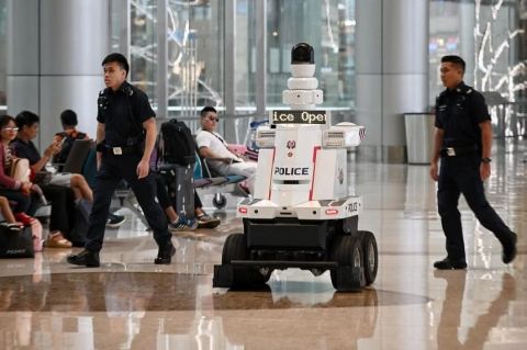Singapura Siagakan Banyak Robot Polisi untuk Atasi Kekurangan Personel