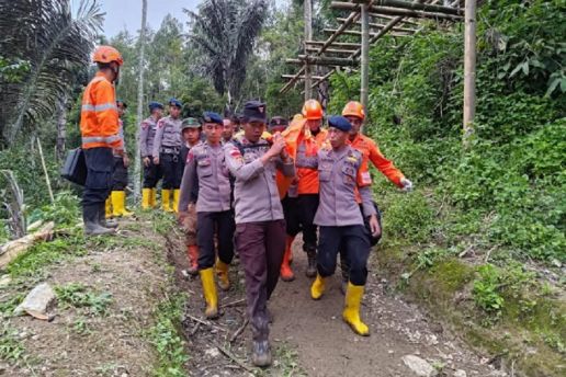Memilukan, Mayat Ibu dan Anak Korban Longsor Tana Toraja Ditemukan Terpisah 50 Cm