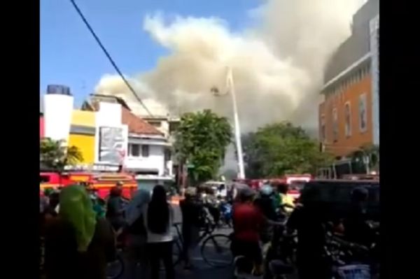 Pintu Ruko Susah Dibuka, 5 Orang Tewas dalam Kebakaran di Surabaya