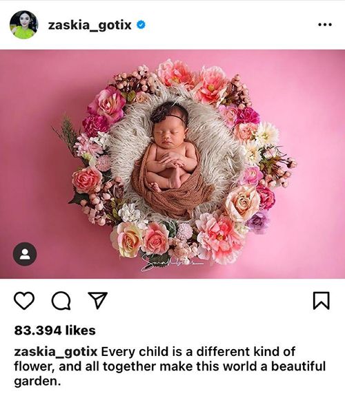Bikin Keterangan Foto Bayi Pakai Bahasa Inggris, Zaskia Gotik Malah Dinyinyiri Netizen