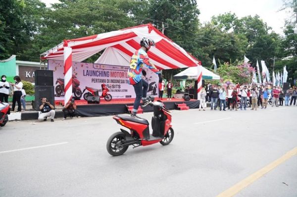 Apresiasi Karya Anak Bangsa, Pangdam XIV/Hasanudin Borong Motor Listrik Gesits