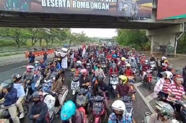 Kepung Balai Kota Surabaya, Warga Madura: Kami Capek Tiap Hari Tes Antigen