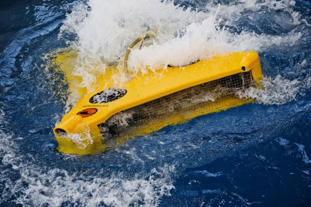 Stealth Cleaner Robot Pembersih Jaring  Ikan  di Laut