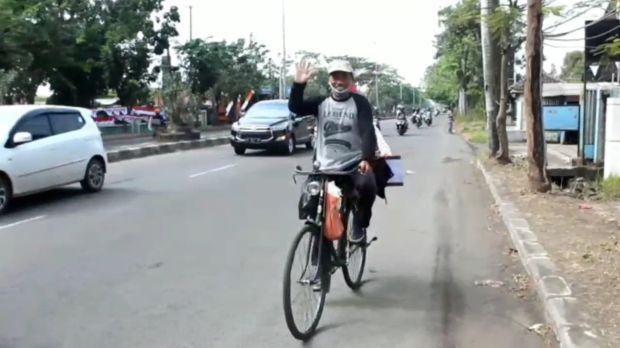 Kayuh Sepeda dari Brebes ke Jakarta, Pria Ini Berharap Upacara di Istana