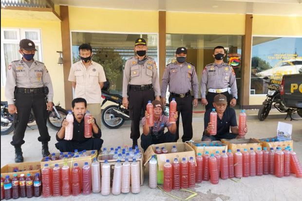 Gerebek Rumah Pelaku, Polisi Sita Ratusan Botol Miras