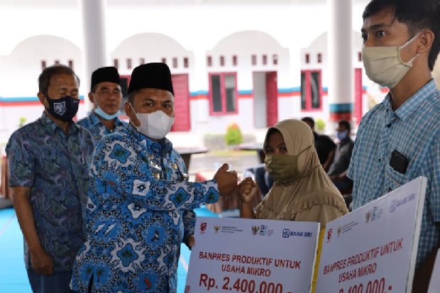 Salurkan Modal Kerja Presiden Jokowi untuk 363 UMKM, Ini Pesan Bupati Labusel