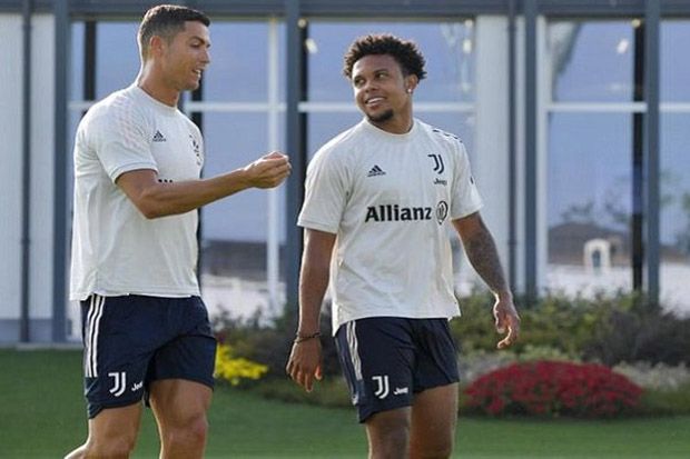 Ronaldo Pulang ke Turin, Juventus Umumkan McKennie Kena Covid-19