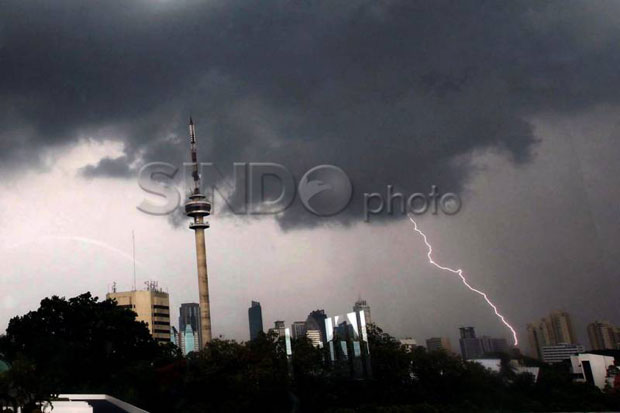 Waspadai Potensi Hujan Petir di  Jakarta  Selatan  dan Jakarta  