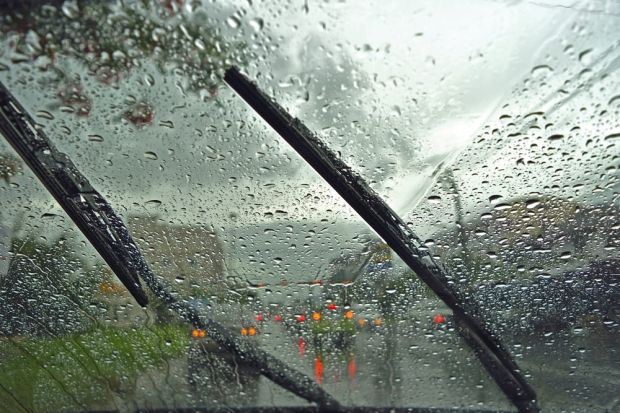 Hujan Sering Turun, Periksa Karet Wiper Mobil Anda Segera
