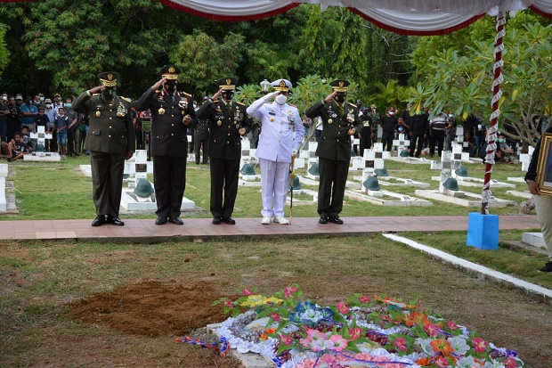 Upacara Pemakaman Wakil KSAD Herman Asaribab Dipimpin Koorsahli KSAD