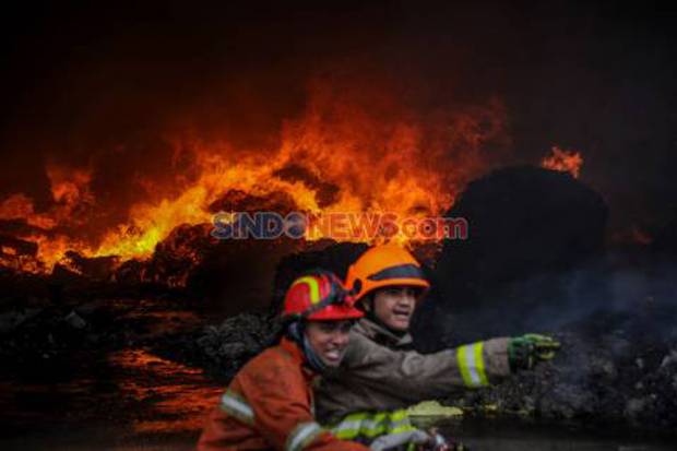 Kebakaran di Kebon Nanas Jakarta Timur, 4 Mobil Damkar Dikerahkan
