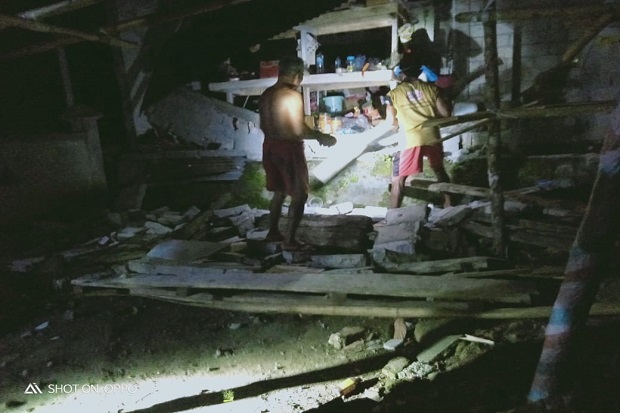 Dahsyatnya Guncangan Gempa Di Sulawesi Utara Membuat Rumah Warga Rusak