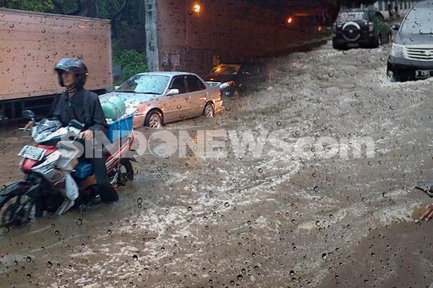 Diguyur Hujan, Jalan RE Martadinata Tanjung Priok Kembali Tergenang