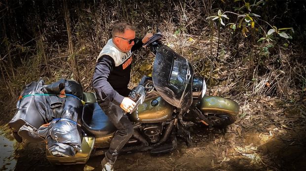 Pria Australia Ini Nekat Bawa Harley Davidson Road King Main Offroad Sindonews