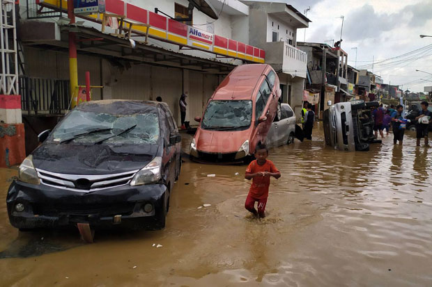 Mobil Matic saat Banjir