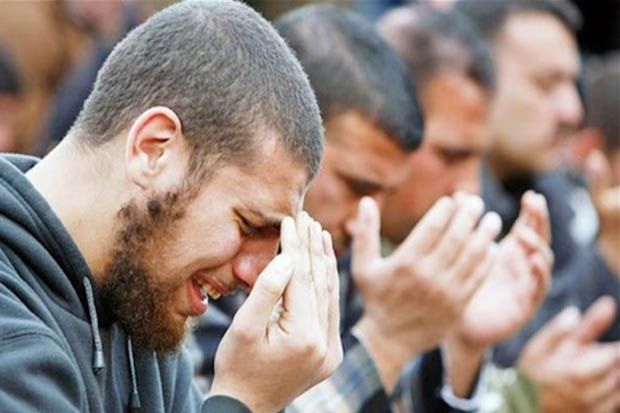 5 Hadis Berdoa Mengangkat Tangan Setelah Sholat Fardhu