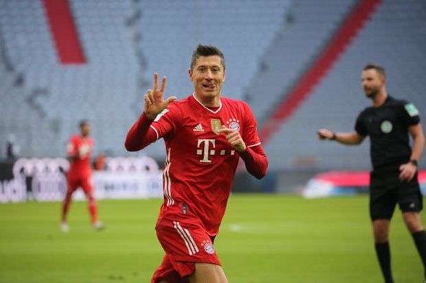 Bayern Lumat Stuttgart: Lewandowski Hat-trick, 5 Gol Lagi Samai Rekor Gerd Mueller