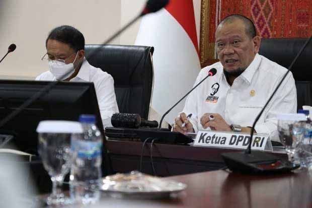 Dukung Penundaan Impor, Ketua DPD Berharap Bulog Serap Beras Petani