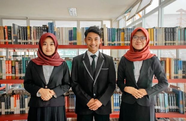 Eliminasi 27 PT, Mahasiswa UIN Bandung Jawara Kompetisi Debat Hukum Nasional