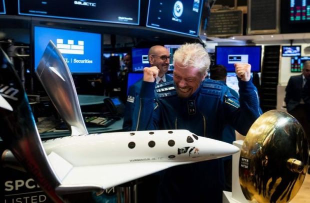 Richard Branson Jadi Miliarder Pertama di Antariksa, Kalahkan Jeff Bezos