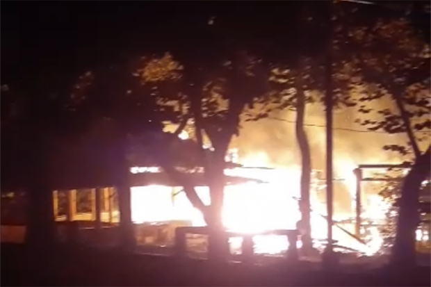 Diduga Korsleting Listring, Saung Sangga Buana Cilandak Ludes Dilalap Api