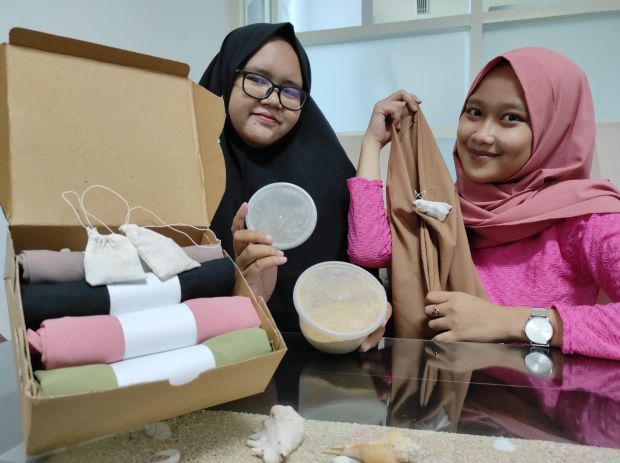 Dapat Dana dari PKM, 4 Mahasiswa Unusa Ciptakan Hijab Beraroma Segar dan Wangi