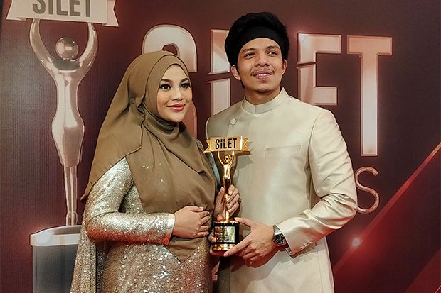 Menang di Silet Awards 2021, Atta Halilintar dan Aurel Hermansyah Anggap Itu Berkah untuk Anak