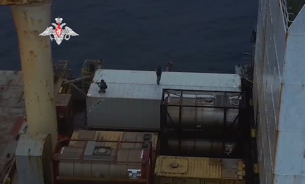 Tonton! Video Baru Aksi Mendebarkan Pasukan Rusia Usir Perompak di Kapal Kontainer
