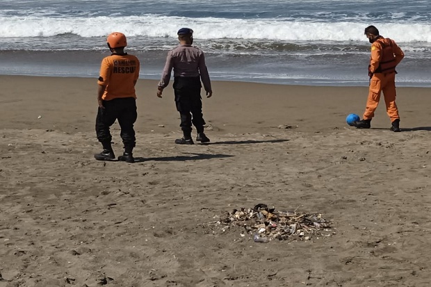 Berenang di Pantai Karanghawu Sukabumi, Pelajar Hilang Terseret Ombak