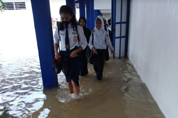 Hujan Deras, Sekolah di Kota Makassar Terendam Banjir