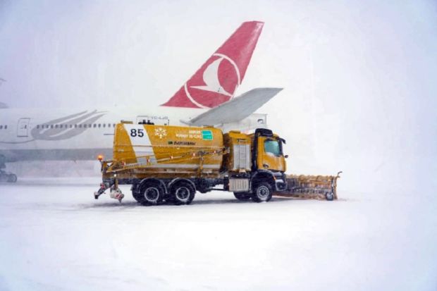 Hujan Salju Lebat Landa Turki, Bandara Istanbul Tutup
