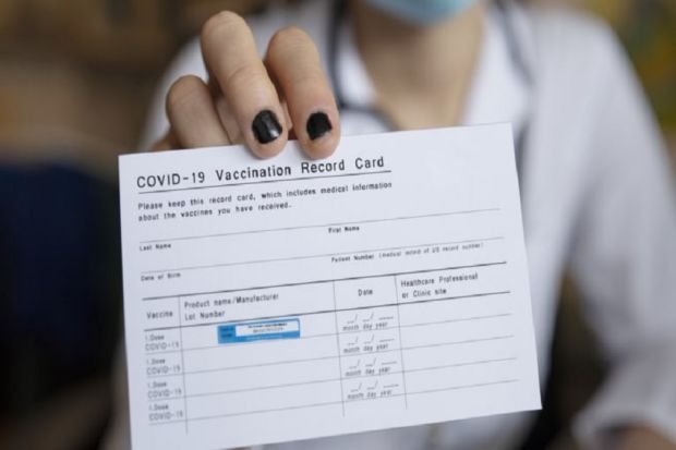 Jual Sertifikat Vaksin Covid-19 Palsu, Dua Perawat Kantongi Rp21,5 Miliar