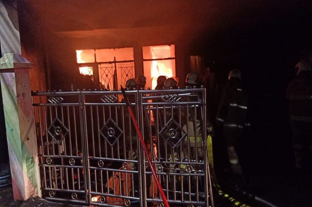Kebakaran di Ciracas, 4 Unit Damkar Dikerahkan