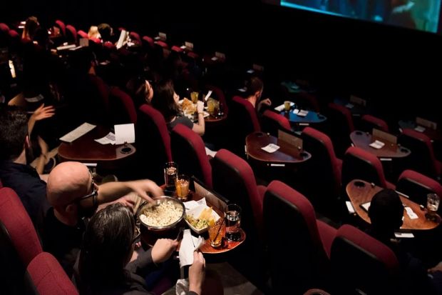 Taiwan Larang Pengunjung Makan dan Minum di dalam Bioskop