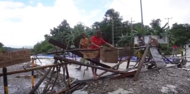 Tuntut Pembayaran Ganti Rugi, Warga Blokade Jalan ke Lokasi Proyek Bendungan Manikin Kupang