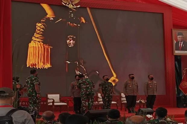 Kapolri Jenderal Listyo Sigit Prabowo Terima 4 Tanda Kehormatan dari TNI