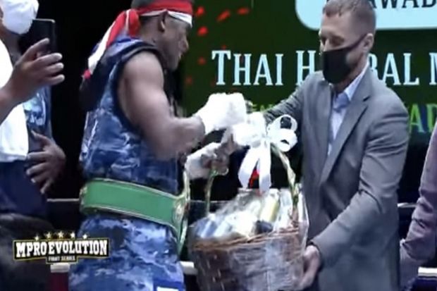 Pratu Ongen Sabet Gelar WBC Asia Boxing Council Continental Usai Tumbangkan Petinju Thailand