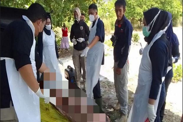 Polisi Bongkar Makam Bayi yang Ditemukan Nelayan di Perairan Bangka Selatan untuk Autopsi